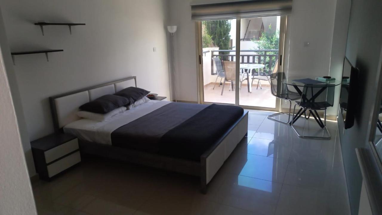 Modern Studio Apartment Armonia Court พาราลิมนี ภายนอก รูปภาพ