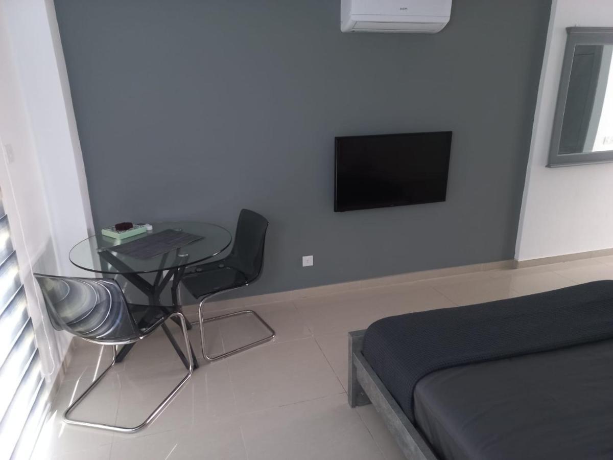 Modern Studio Apartment Armonia Court พาราลิมนี ภายนอก รูปภาพ