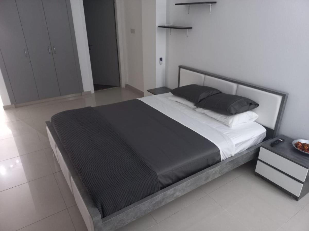Modern Studio Apartment Armonia Court พาราลิมนี ภายนอก รูปภาพ