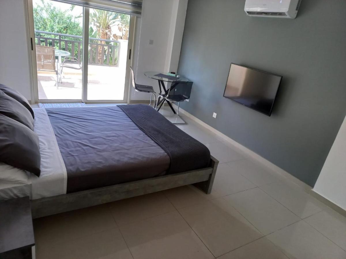 Modern Studio Apartment Armonia Court พาราลิมนี ภายนอก รูปภาพ