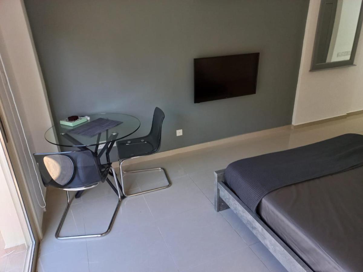 Modern Studio Apartment Armonia Court พาราลิมนี ภายนอก รูปภาพ