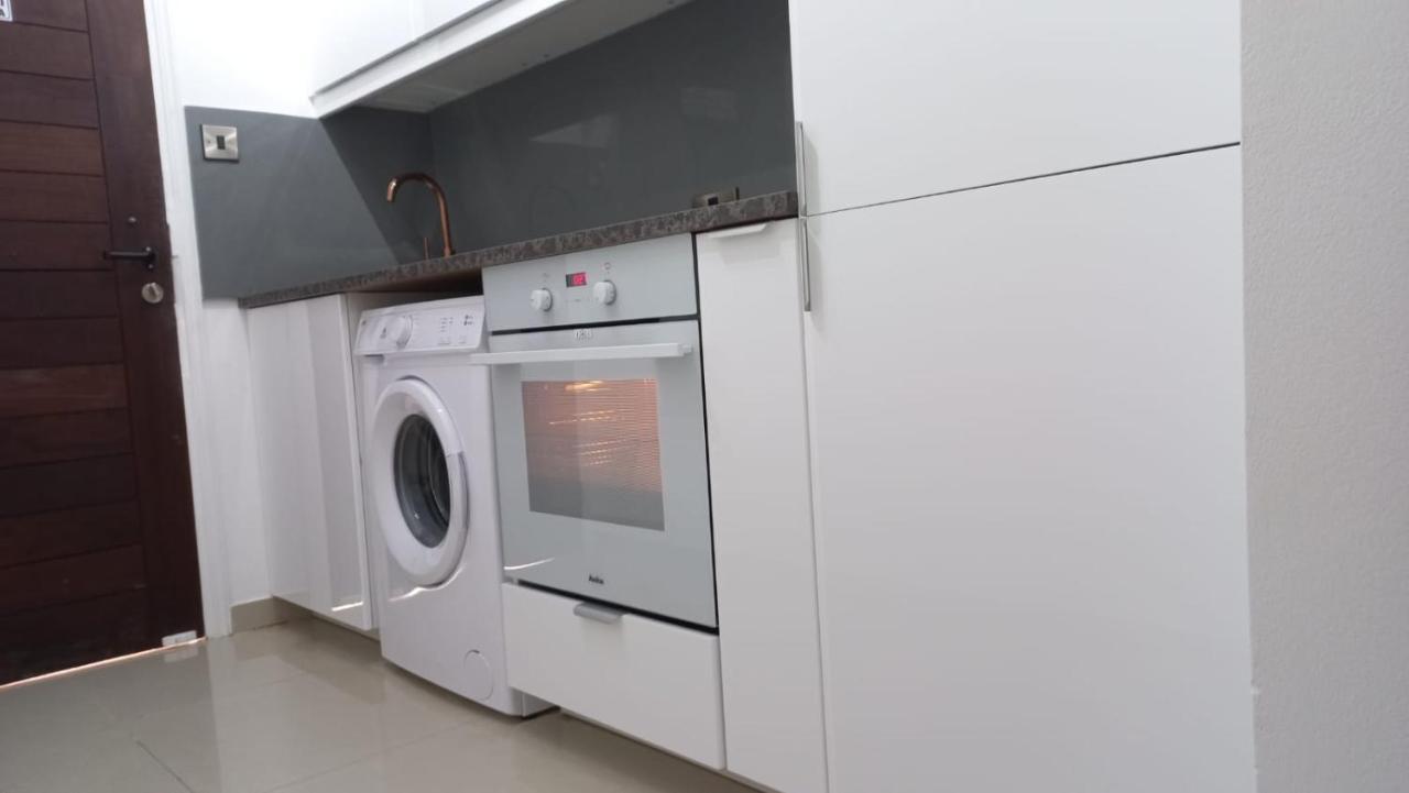 Modern Studio Apartment Armonia Court พาราลิมนี ภายนอก รูปภาพ