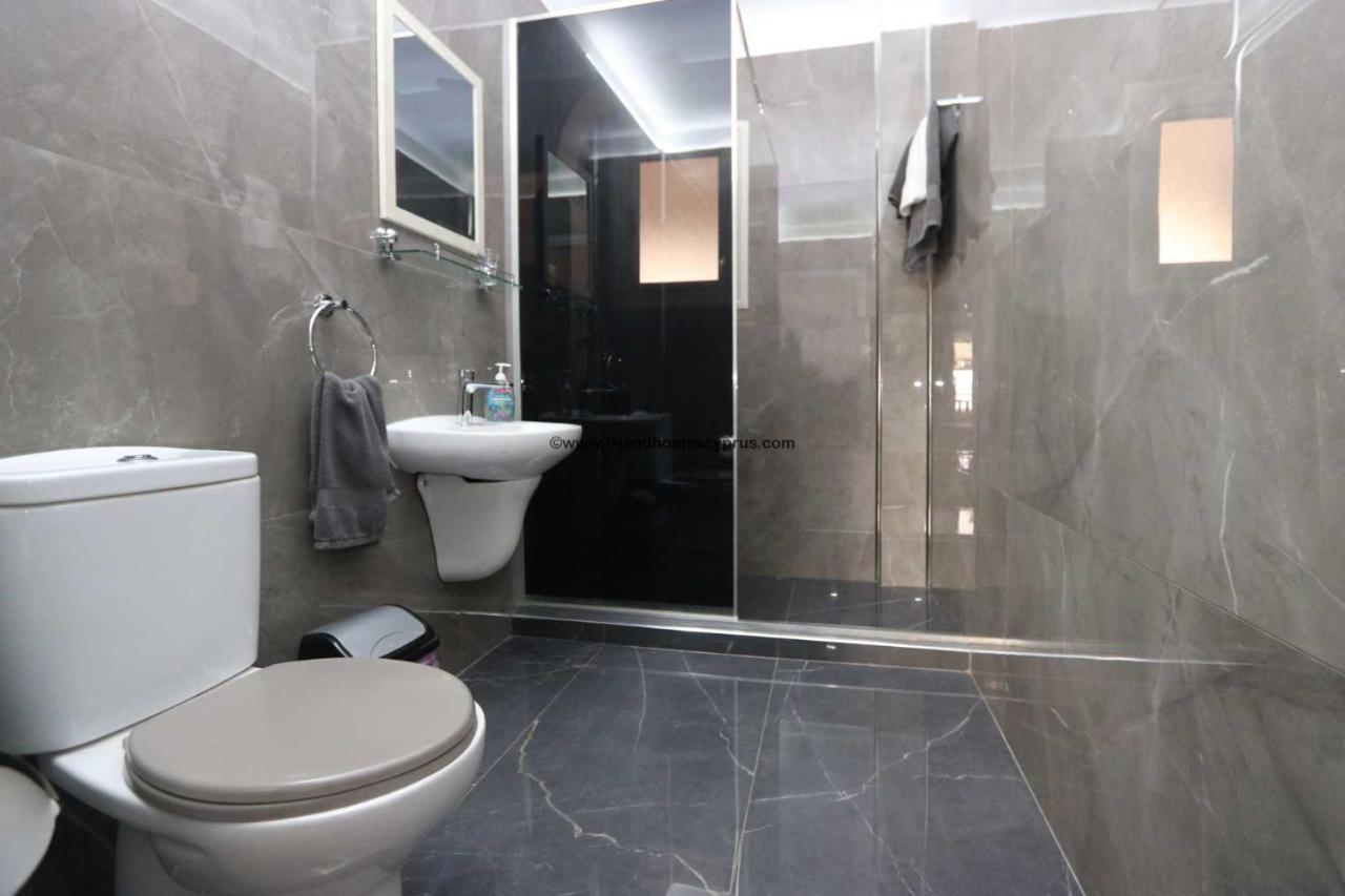 Modern Studio Apartment Armonia Court พาราลิมนี ภายนอก รูปภาพ