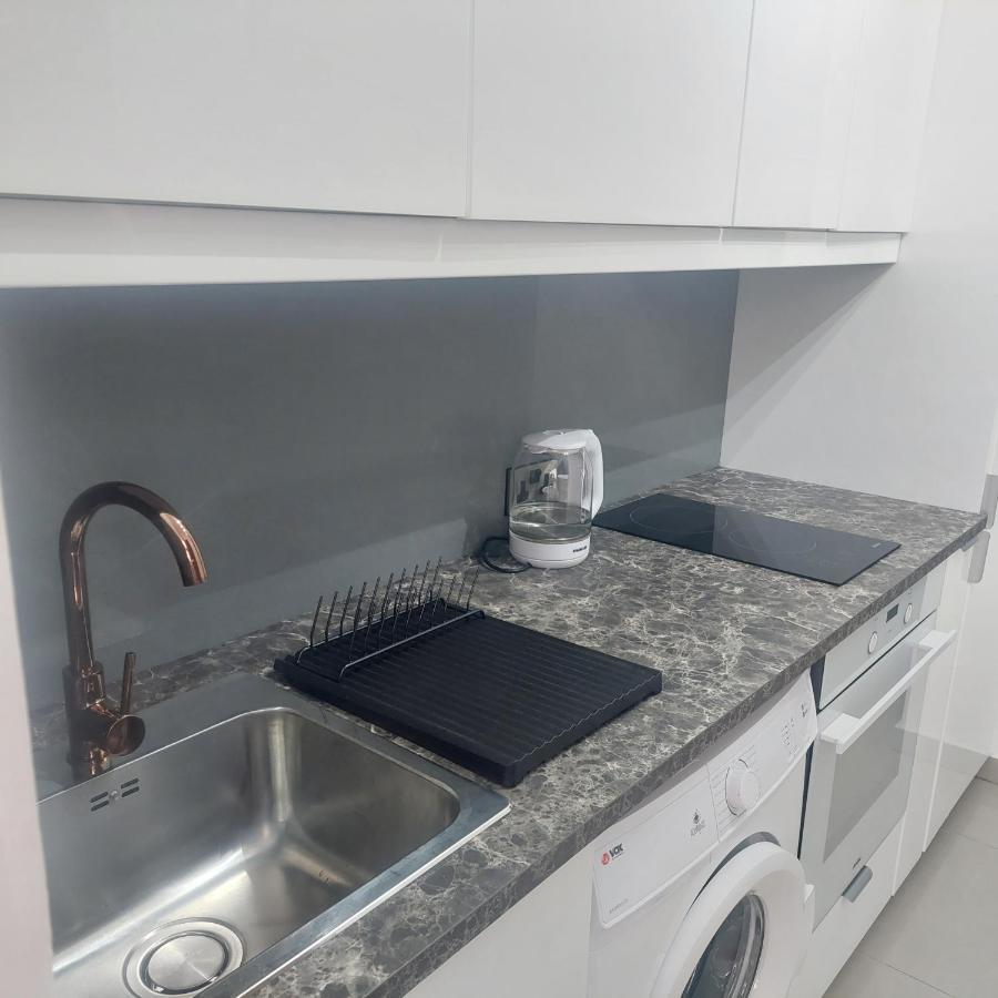 Modern Studio Apartment Armonia Court พาราลิมนี ภายนอก รูปภาพ